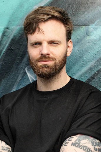 Tim Hofman as Presentator in Trippers