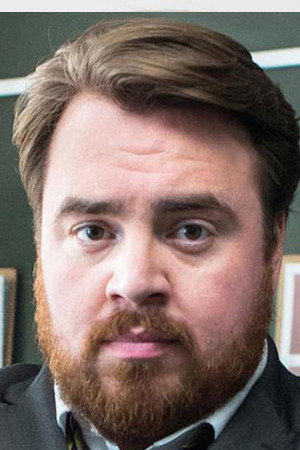 Tristan Seith as Herkules in The Door-to-Door Bookstore