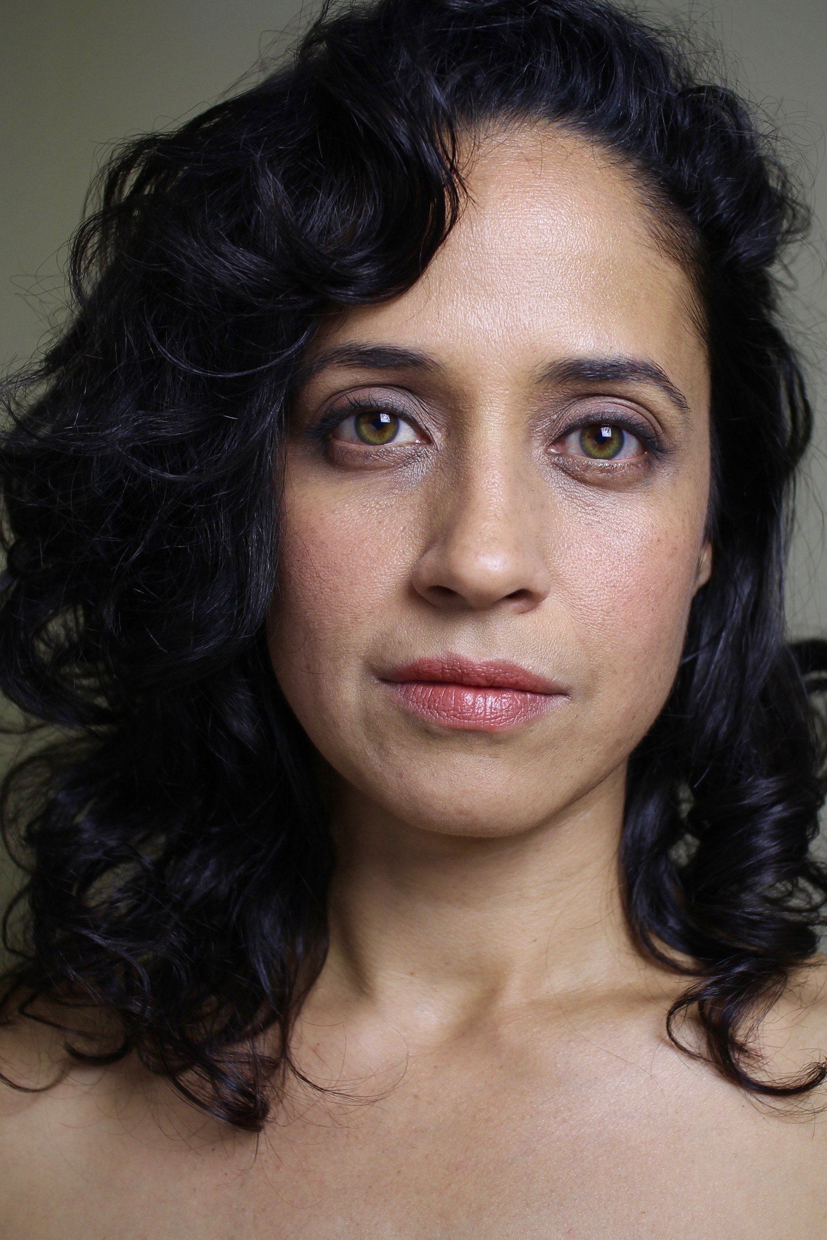 Aris Mejias as Leonor in Ana