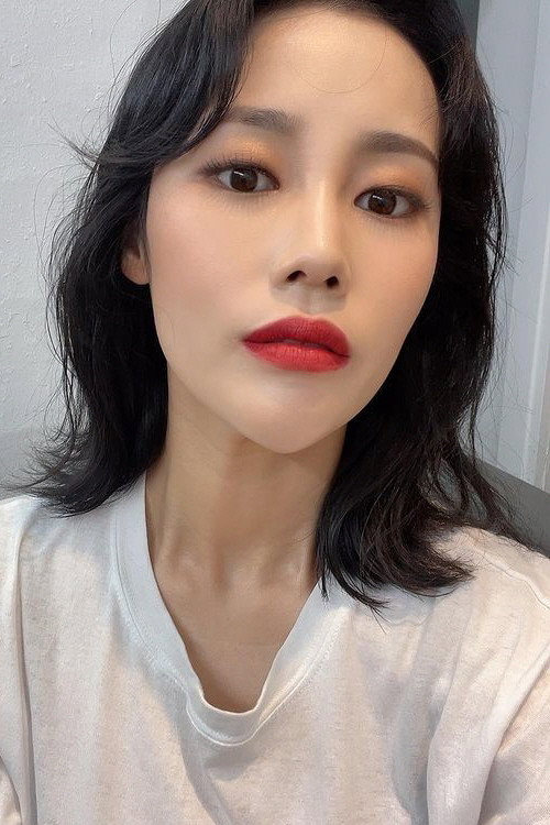 Lee Hye-ji as Kim Ji-won in Hit the Spot