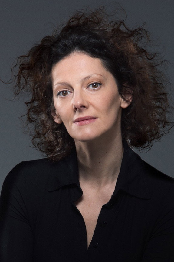 Diana Sá as Maria Açucena in Daqui Houve Resistência