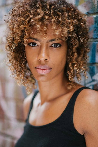 Eliza Matengu as Jenny in West of Sunshine