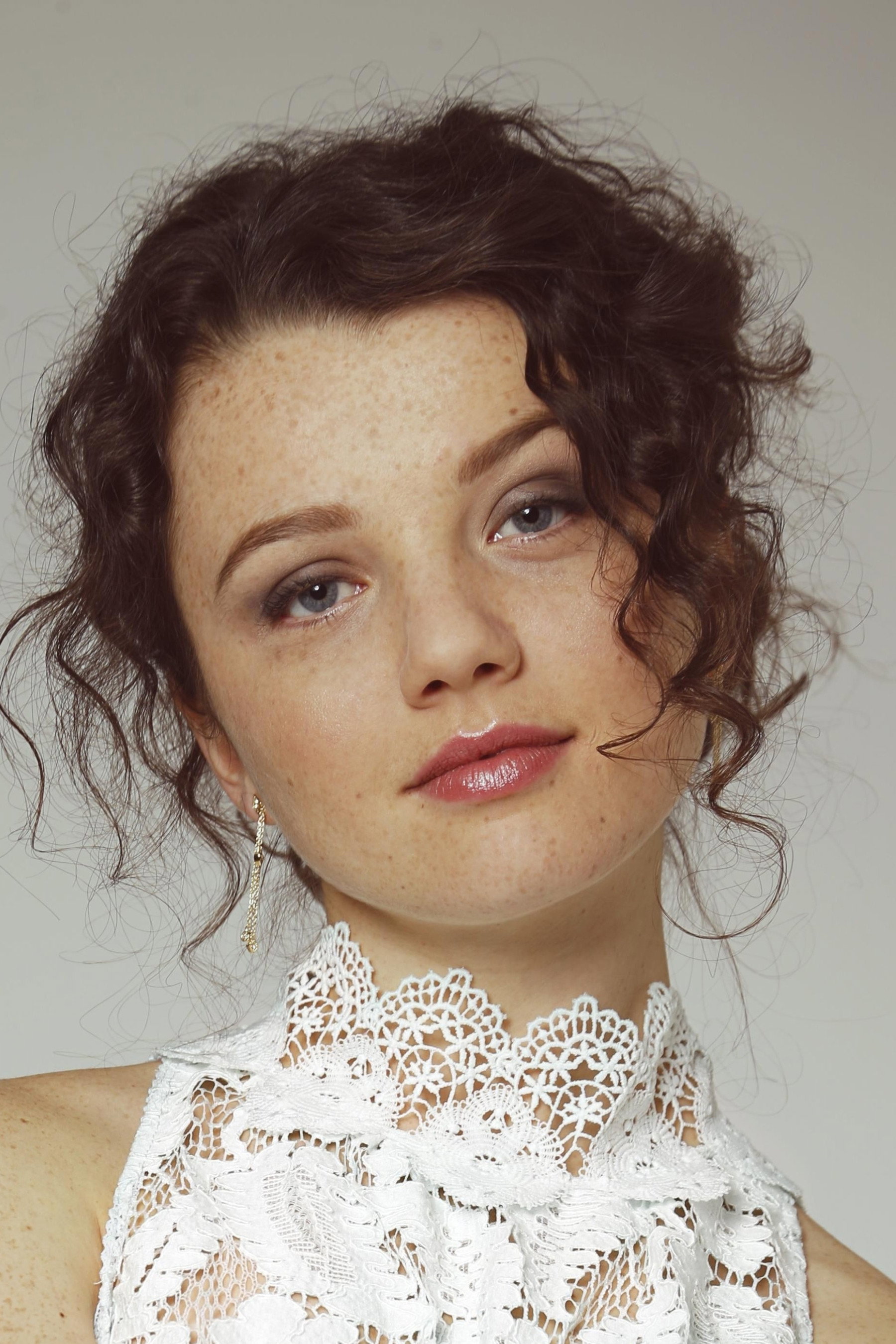 Stefania LaVie Owen as Dorrit Bradshaw in The Carrie Diaries