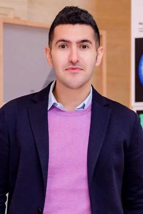 Arash Estilaf as 伊朗代表 in Informal Talks