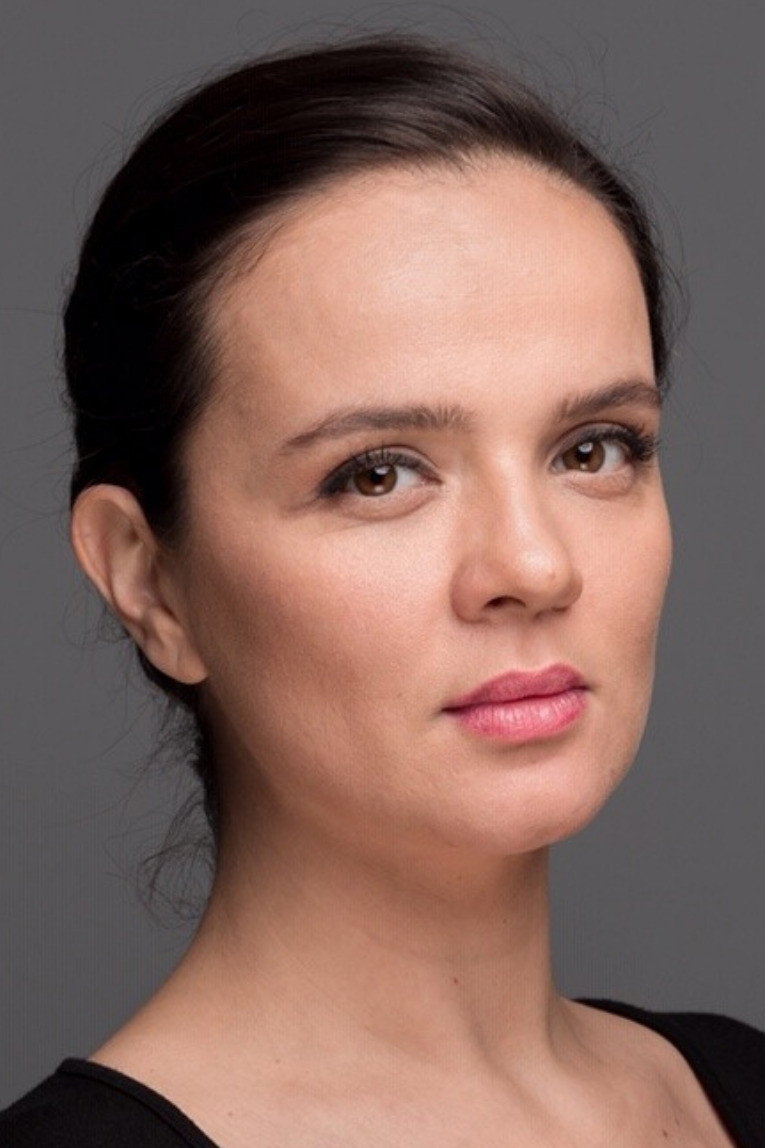 Burcu Altın as Dilara in Öğretmen Kemal