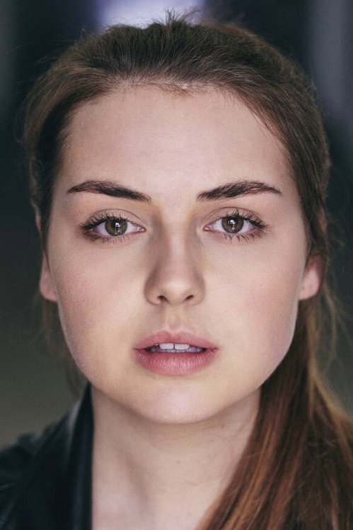 Julia Stammler as Eva in Shadows of the Past