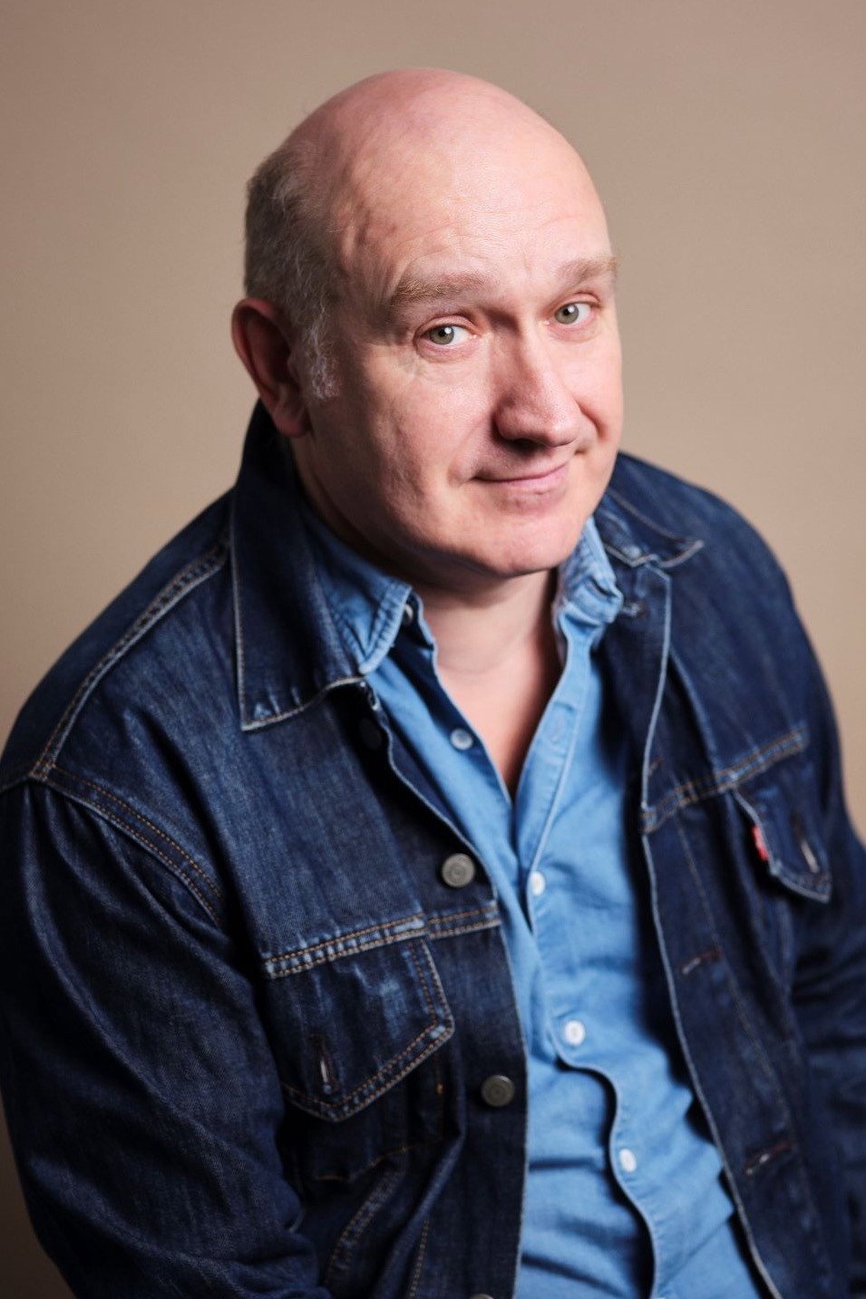 Jean-Philippe Buzaud as Thierry / Roger Chips in Sur un fil