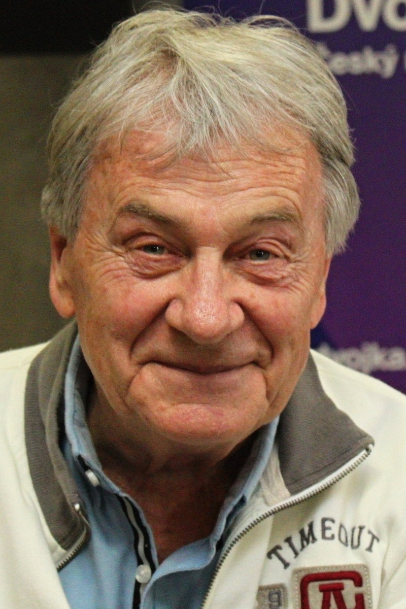 Jaroslav Vízner as Zdenek Jelínek in Life Without a Guitar