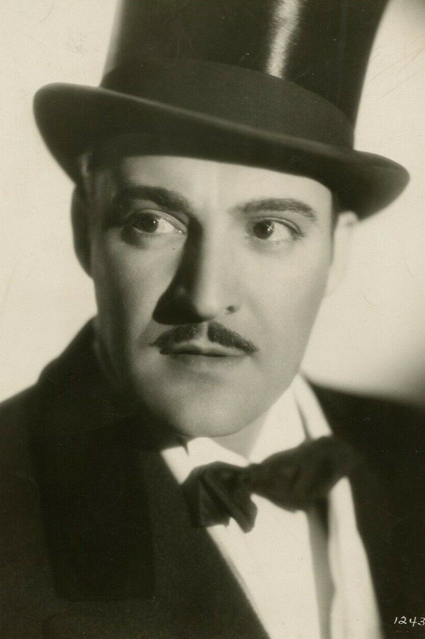 Ramón Pereda as Dr. Maximiliano Renan in The Macabre Trunk