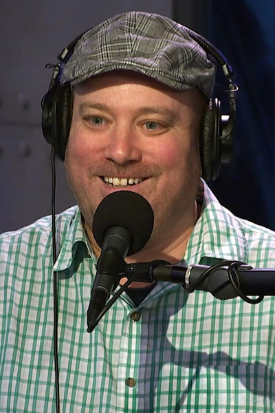 Benjy Bronk as Queen Benjamin in Supertwink