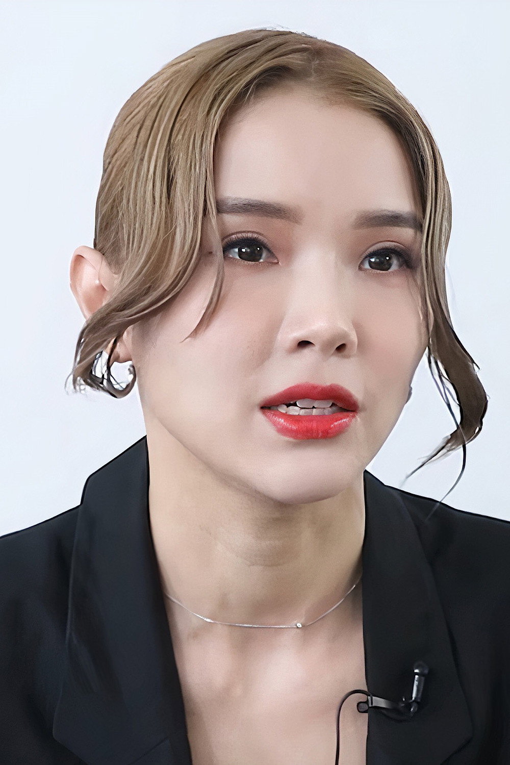 方皓玟 as Jenny in Mad World