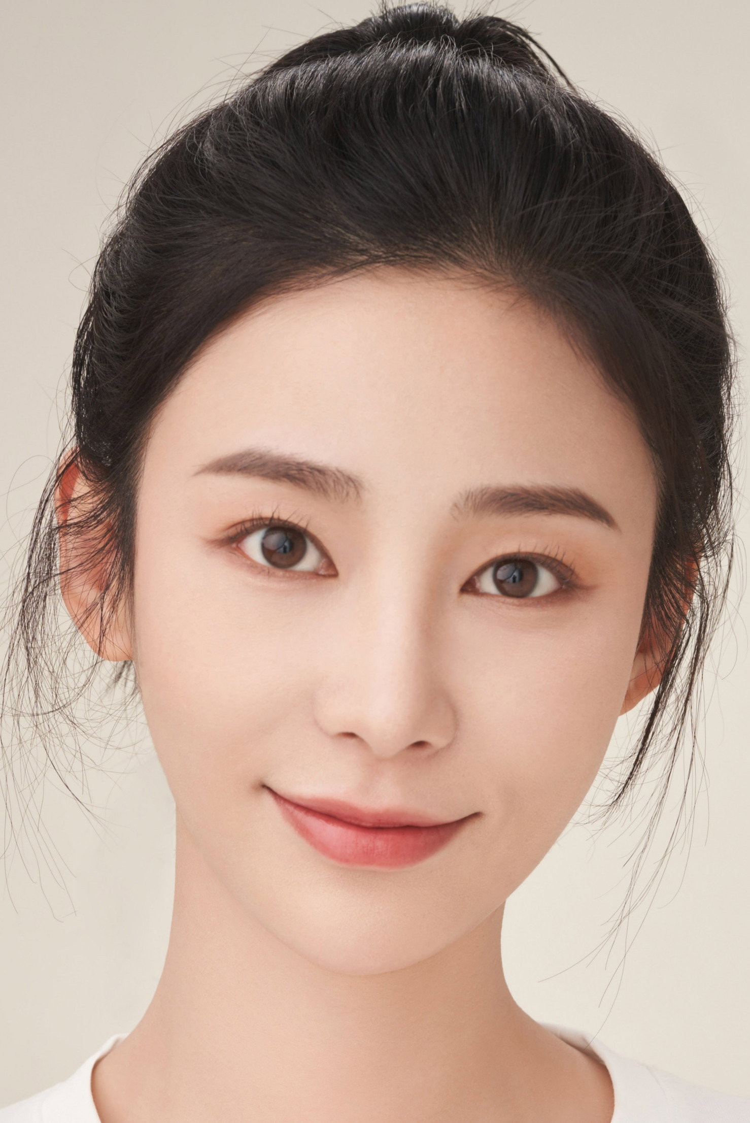 Yue Jiayi as Ah Zhen in Her Turn