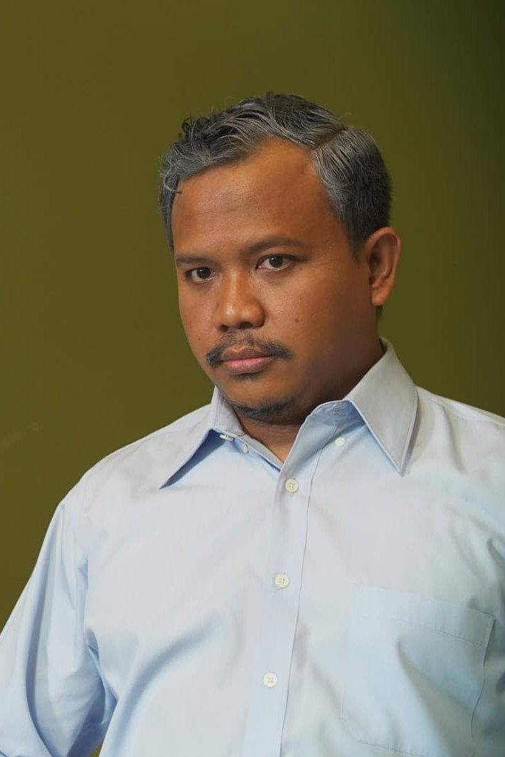 Imam Wahyudi as Pak Sur in Switch