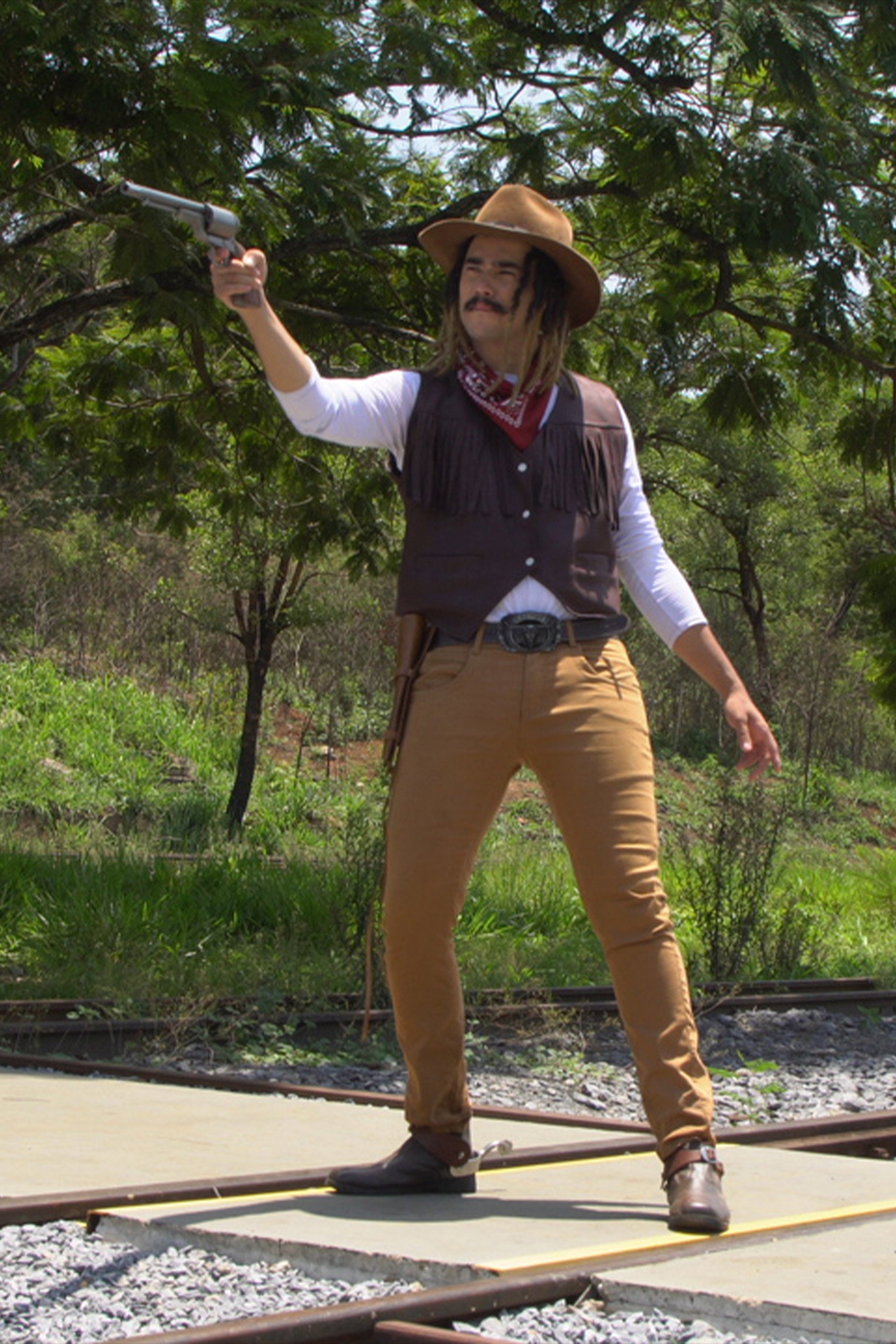 Mike Azza as Vaqueiro (O Caubói de Dread) in O Bom, a Má e a Linda