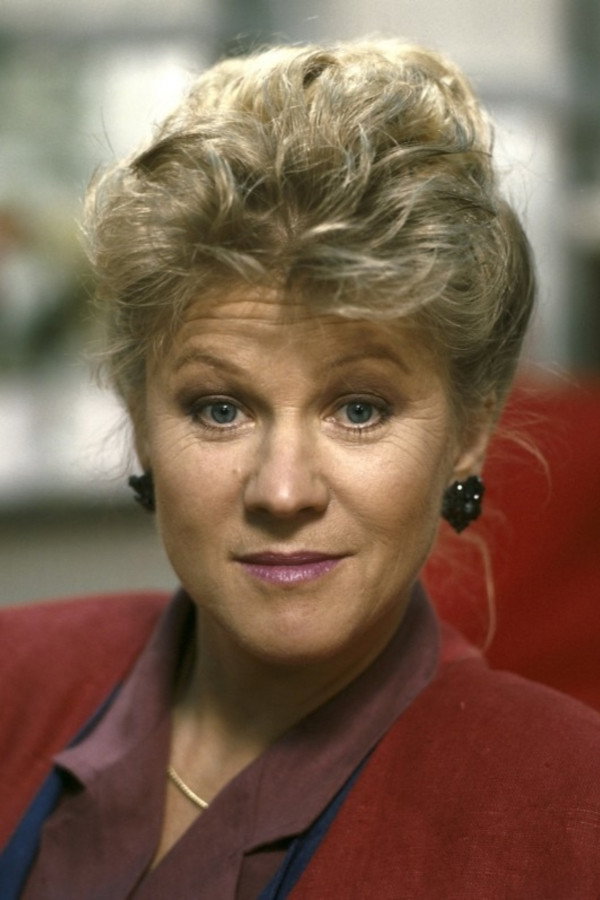 Elsje de Wijn as Mem in For a Lost Soldier