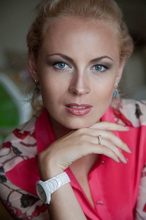 Оксана Скакун as Zhanna in Шпильки