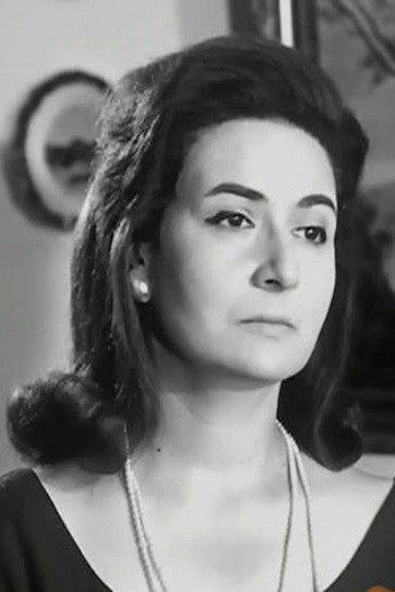 Fatheia Shahin as أحلام in عاصفة على بحر هادئ