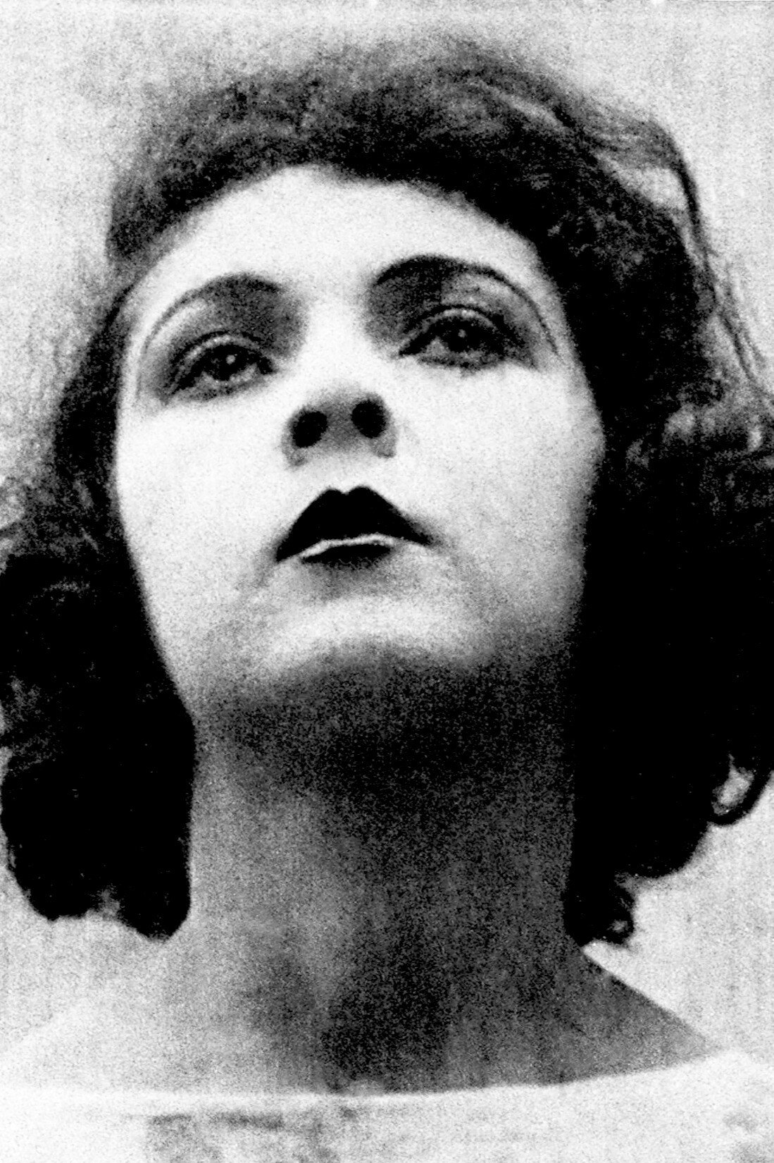 Almery Steves as Heroína in Dança, Amor e Ventura