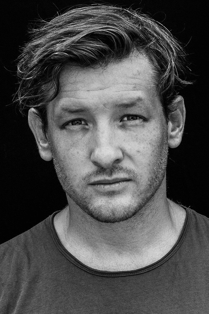 Gustavo Bassani as Carlos in No One Saw Us Leave