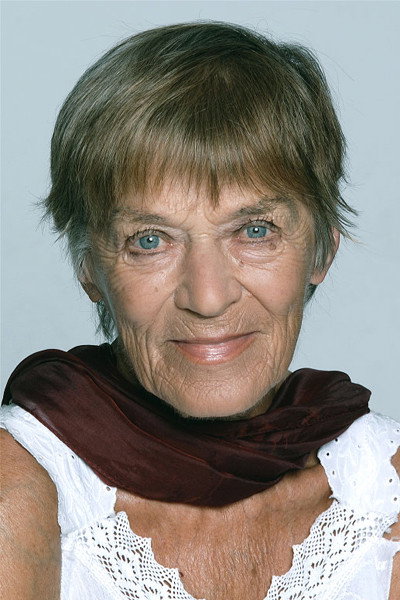 Luba Skořepová as Agáta in Eine zauberhafte Erbschaft