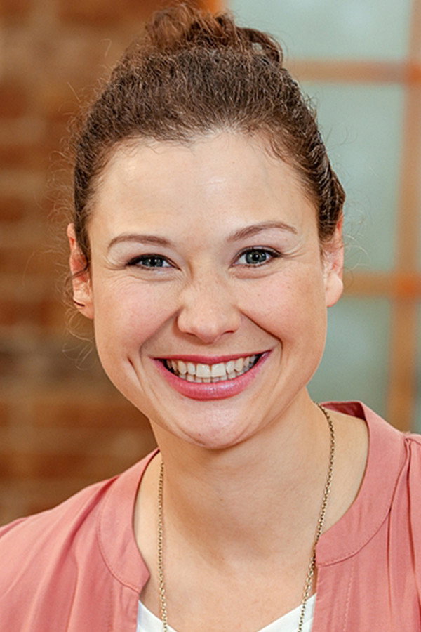 Christina Karnicnik as Poppi in Die Knickerbocker-Bande