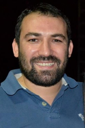 Fırat Parlak as Yönetmen in Arkadaşım Hoşgeldin