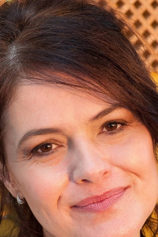 Áurea Baptista as Vera in Nalu on the Border
