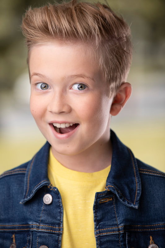 Matthew Lamb as Claude Herdman in Şimdiye Kadar Ki En İyi Noel Gösterisi