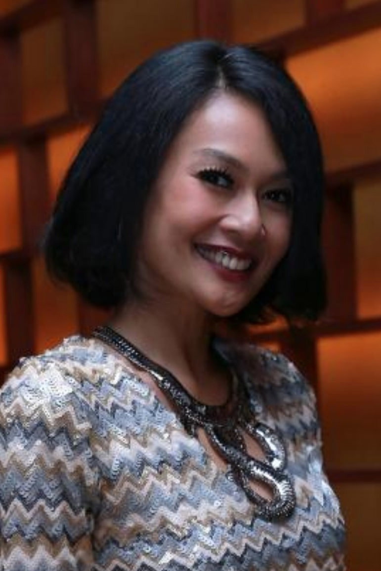 Endhita as Fitri in Cewek Gokil