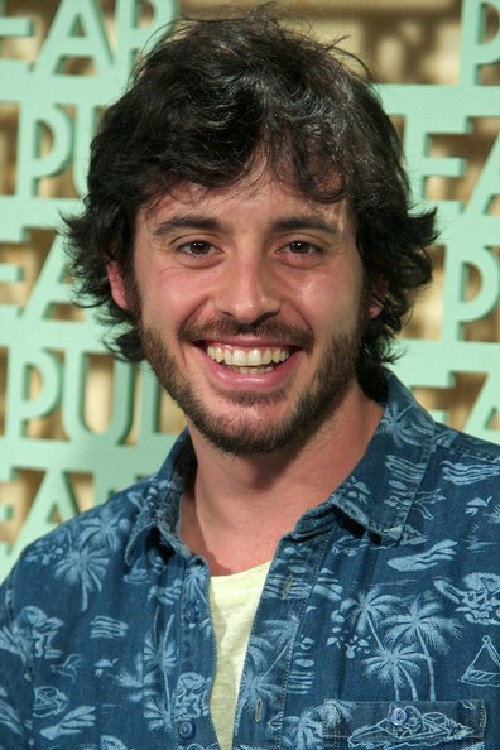 Javier Pereira as Equis in ¡Hasta aquí hemos llegado!