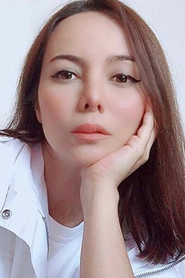 Emelda Rosemila as Fara in Hilang Yang Kembali