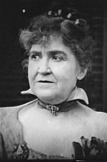 Laura La Varnie as Gracie Moore in The Grim Comedian