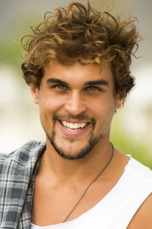Felipe Roque as PH (Paulo Henrique) in De volta à Bahia