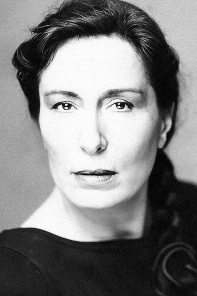 Loredana Solfizi as Giulia in L'uscita