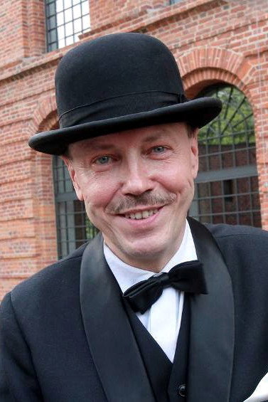 Marcel Szytenchelm as Janusz in Jan z drzewa