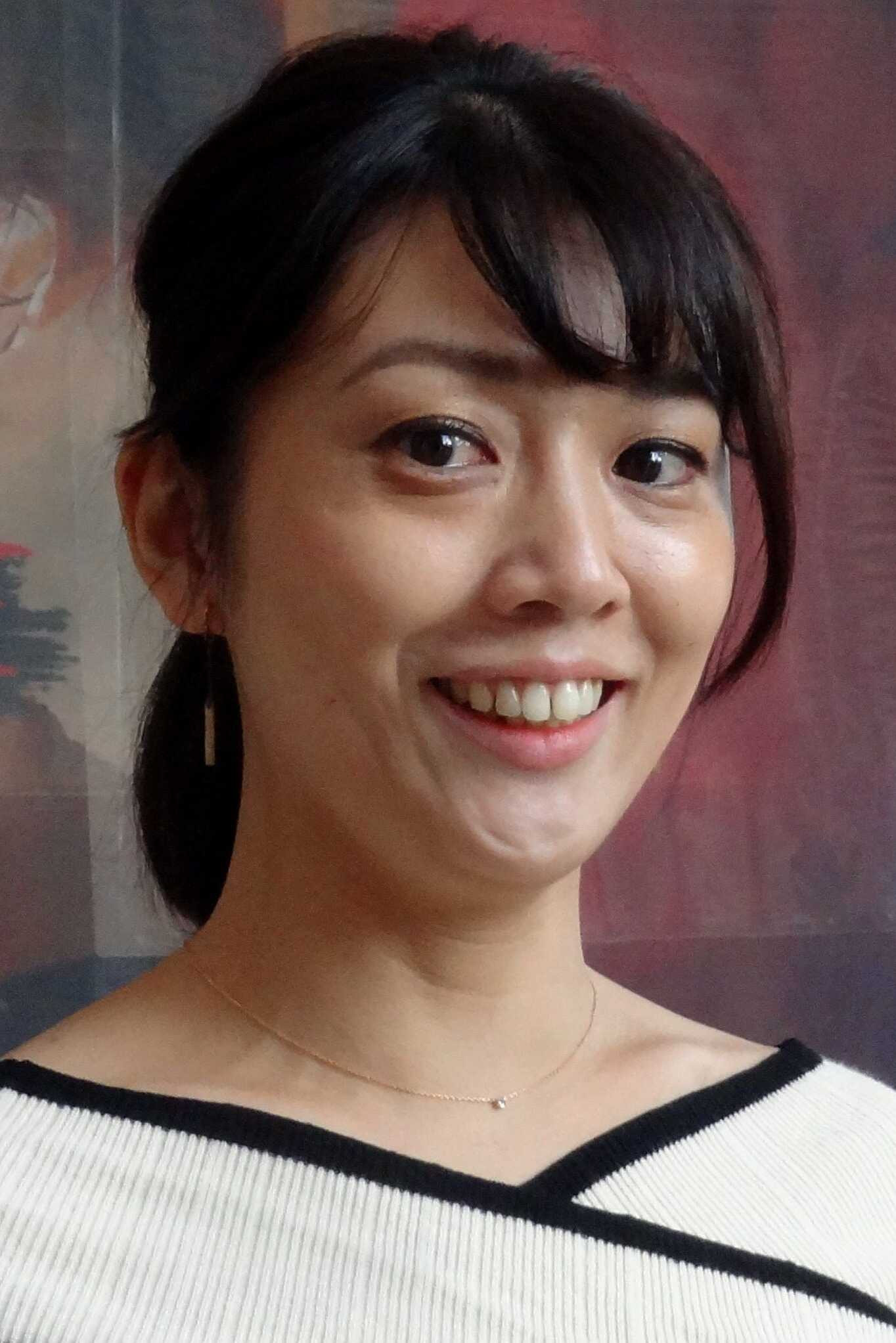 長谷川千紗 as Chigusa in Kôshoku danjo: Sex no kisetsu