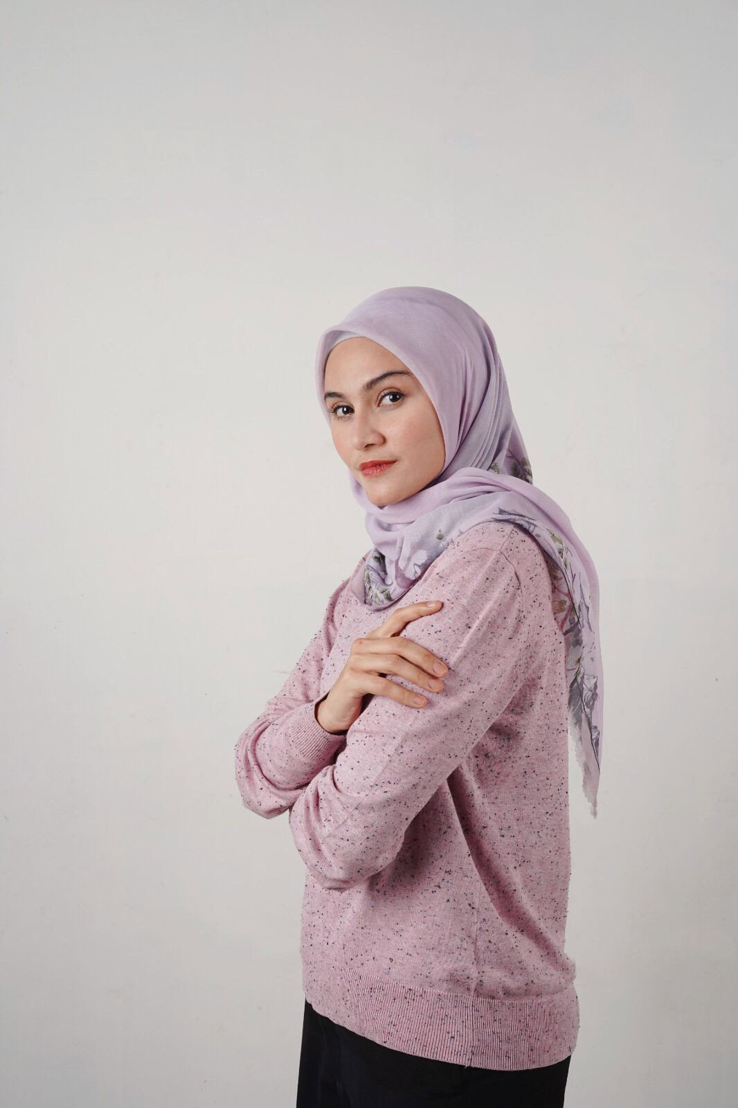 Zee Zee Shahab as Ustadzah Riza in Sleep Paralysis