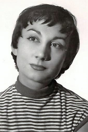 Berta Riaza as Madre Encarna - Madre de Encarna in El mundo de Juan Lobón