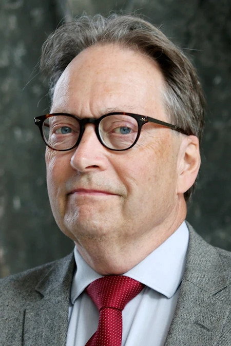 Horace Engdahl as Narrator (voice) in Likriktningen