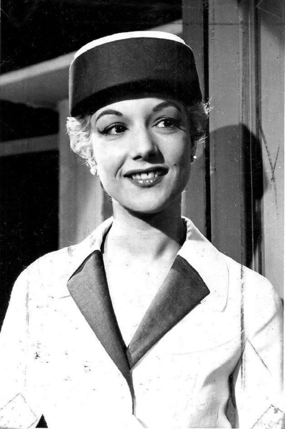 Beatriz Taibo as Rosalía in Pobre, pero honrado
