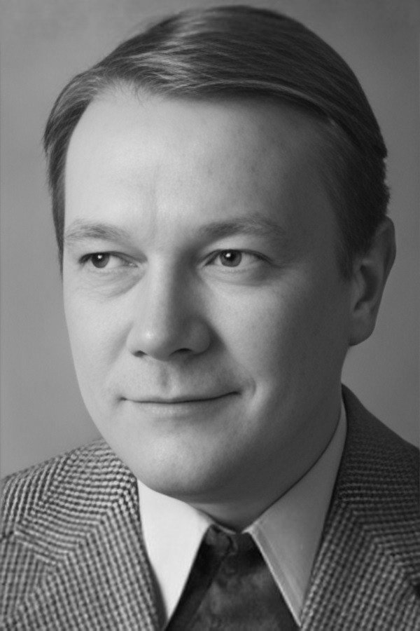 Станислав Курач as Oleg Ivanovich in The Shards of the Crystal Slipper