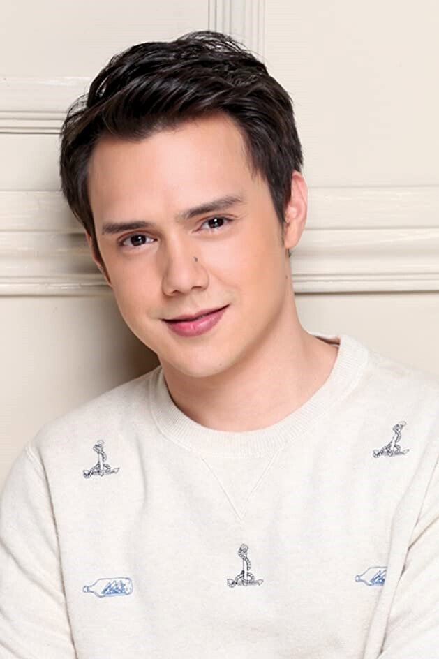 Patrick Garcia as Luke Tennyson in Kapmanerang Kuba