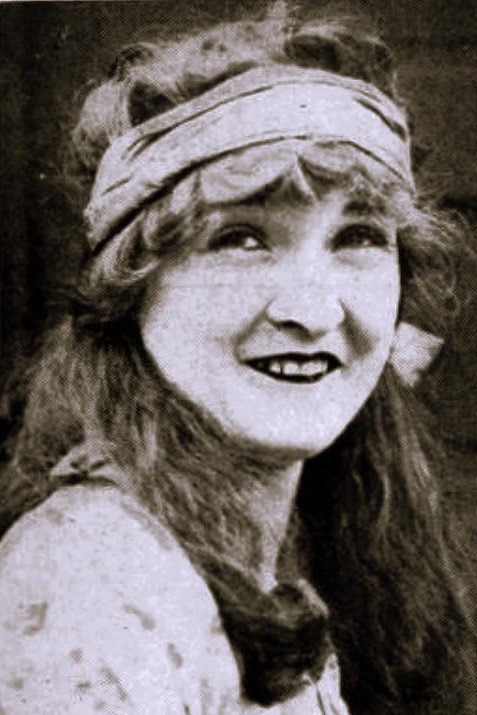 Loretta Blake as Evelyn Cameron in The Sable Lorcha