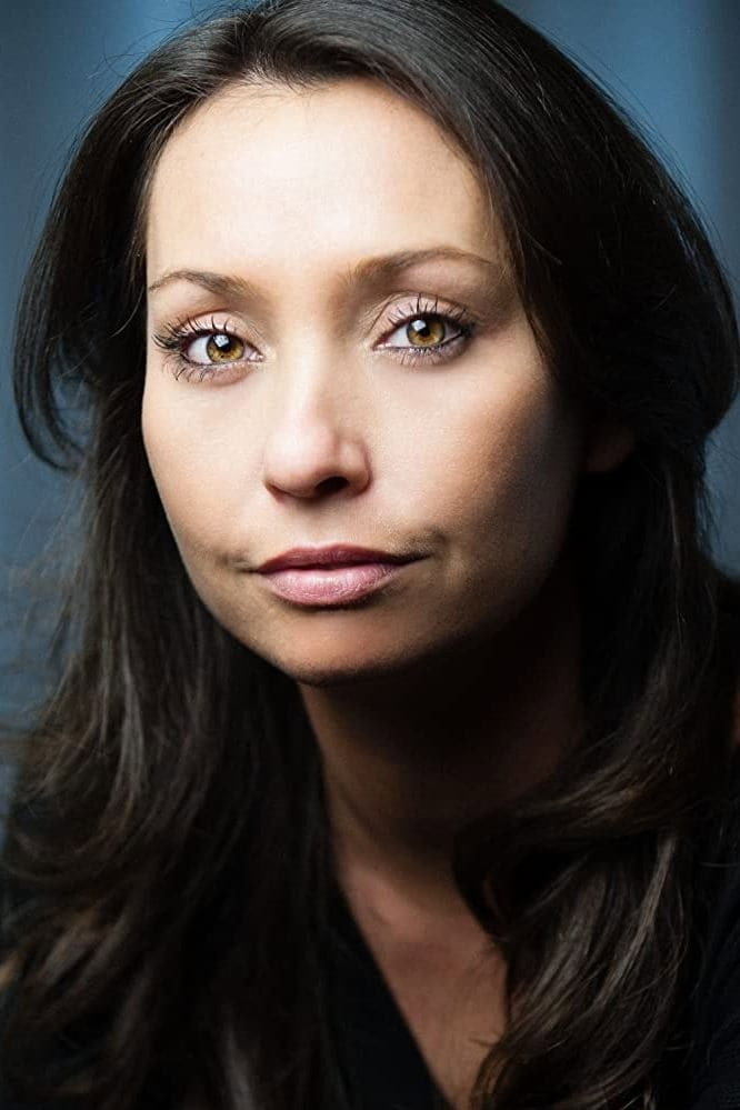 Lucinda Rhodes Thakrar as Big Sis in Cavegirl