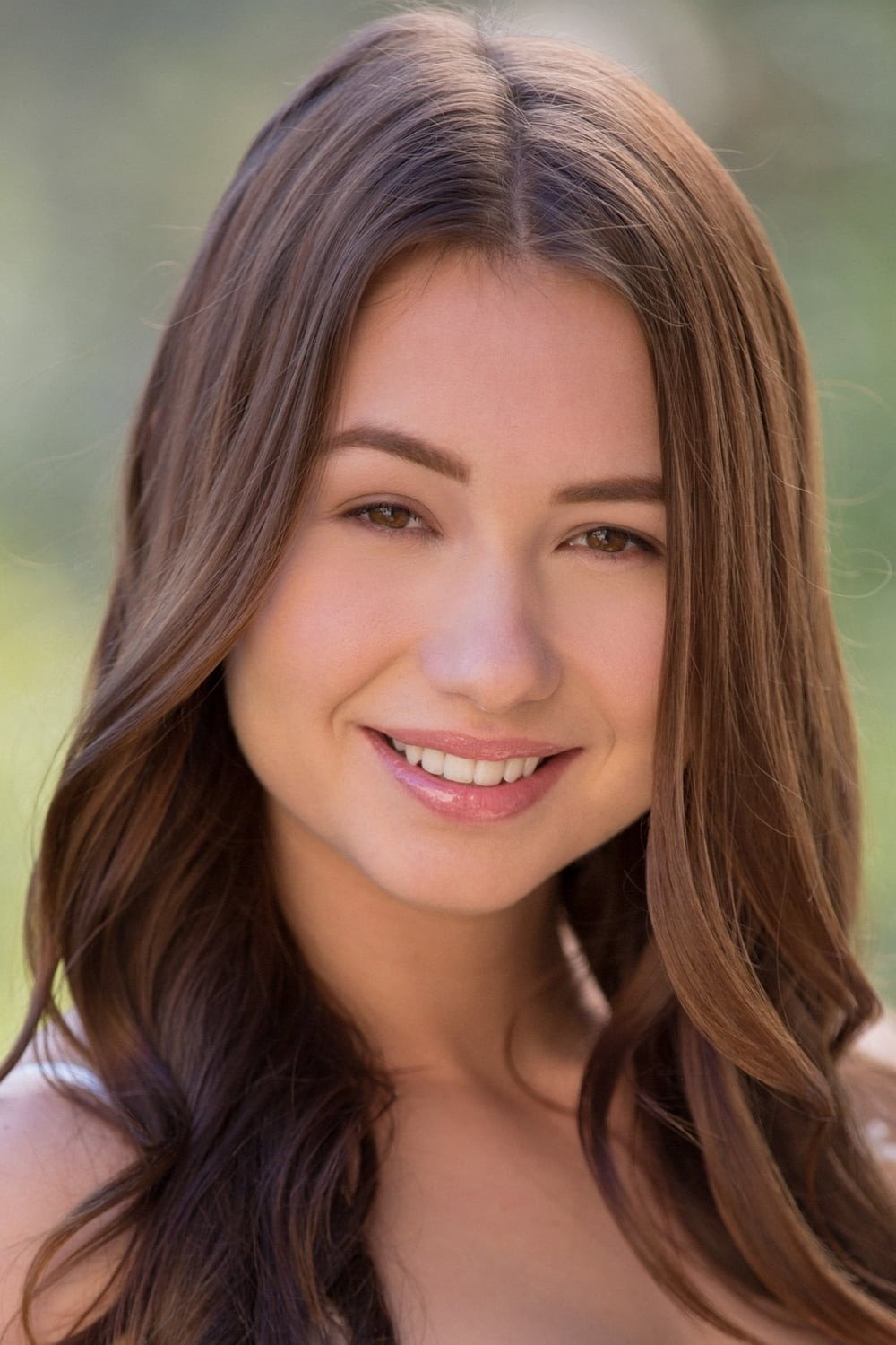 Taylor Sands as Julia in Picture of Beauty