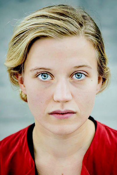Camille Dombrowsky as Magda Rubens in Lotta & der schöne Schein