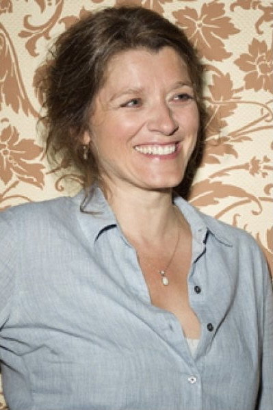 Sandra Nettelbeck as Ella in Loose Ends