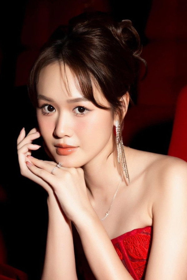 Anh Phạm as Y tá in QUỶ BẮT HỒN