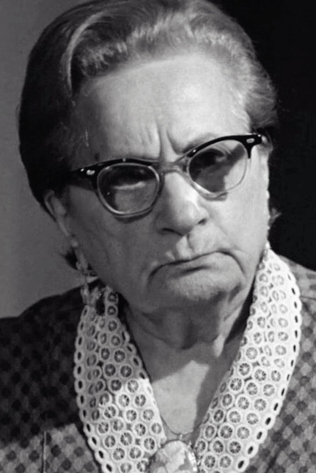 Rashel Novikoff as Aunt Mema in Lenny