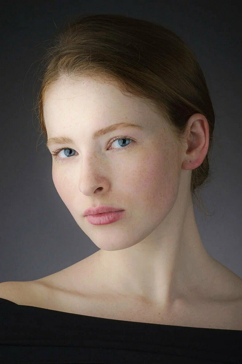 Екатерина Воронина as Anne in Queen of France